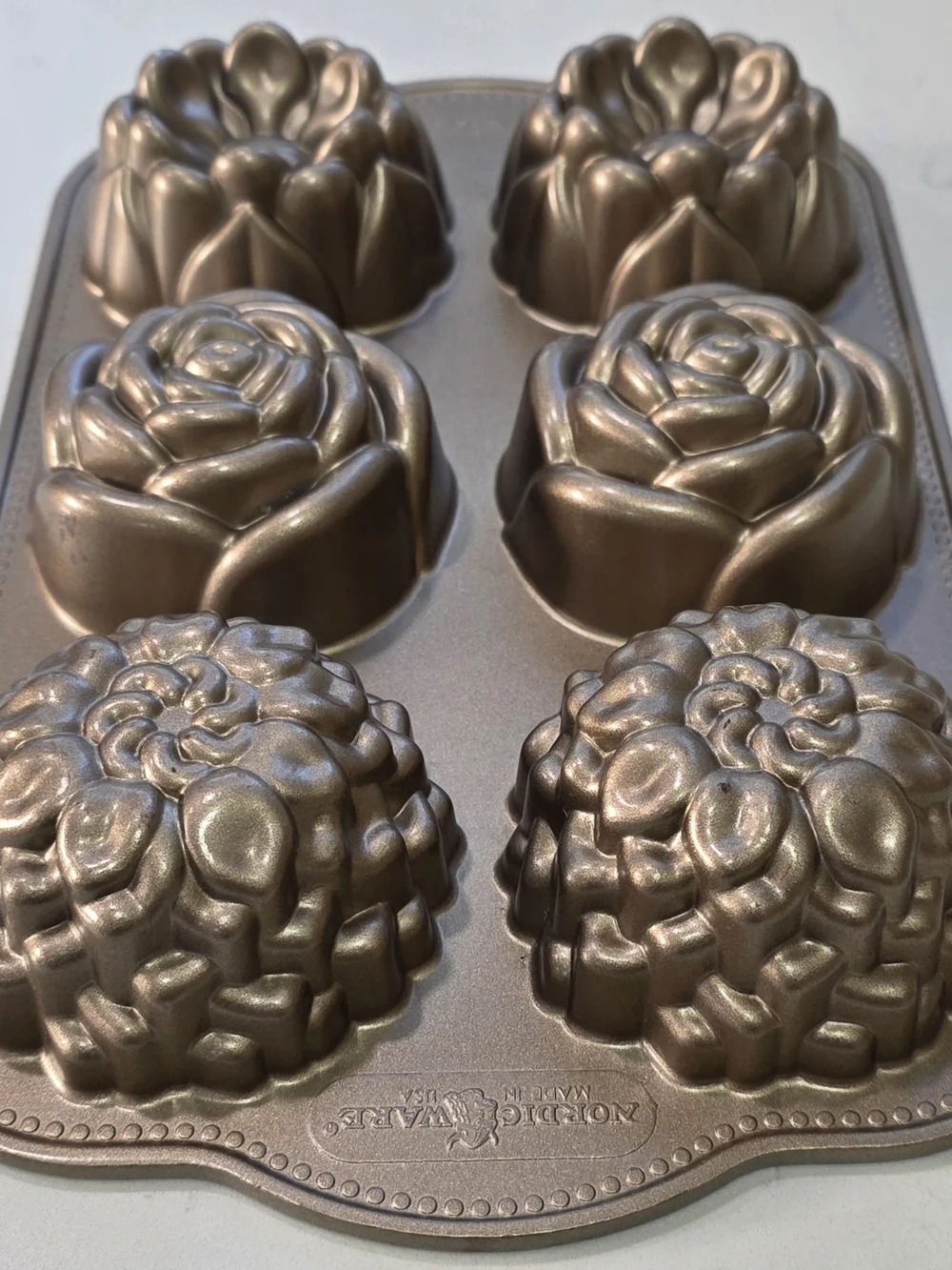 Nordic Ware Floral Mini Cakelets 6 Cavity 3 Cup Bakeware Metal Nonstick Aluminum